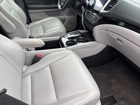 Used 2016 Honda Pilot Touring image 39
