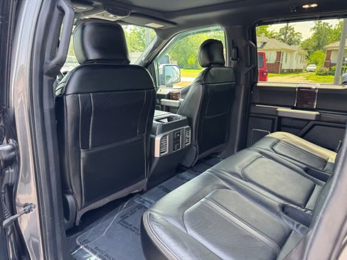 Used 2015 Ford F150 Platinum w/ Equipment Group 701A Luxury AWD/4WD image 13