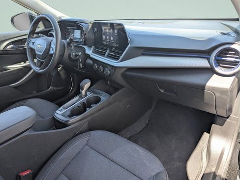Used 2024 Chevrolet Trax LS w/ LS Convenience Package FWD image 16