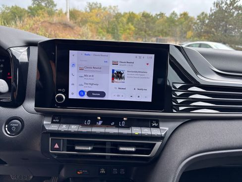 Used 2025 Toyota Camry LE image 21