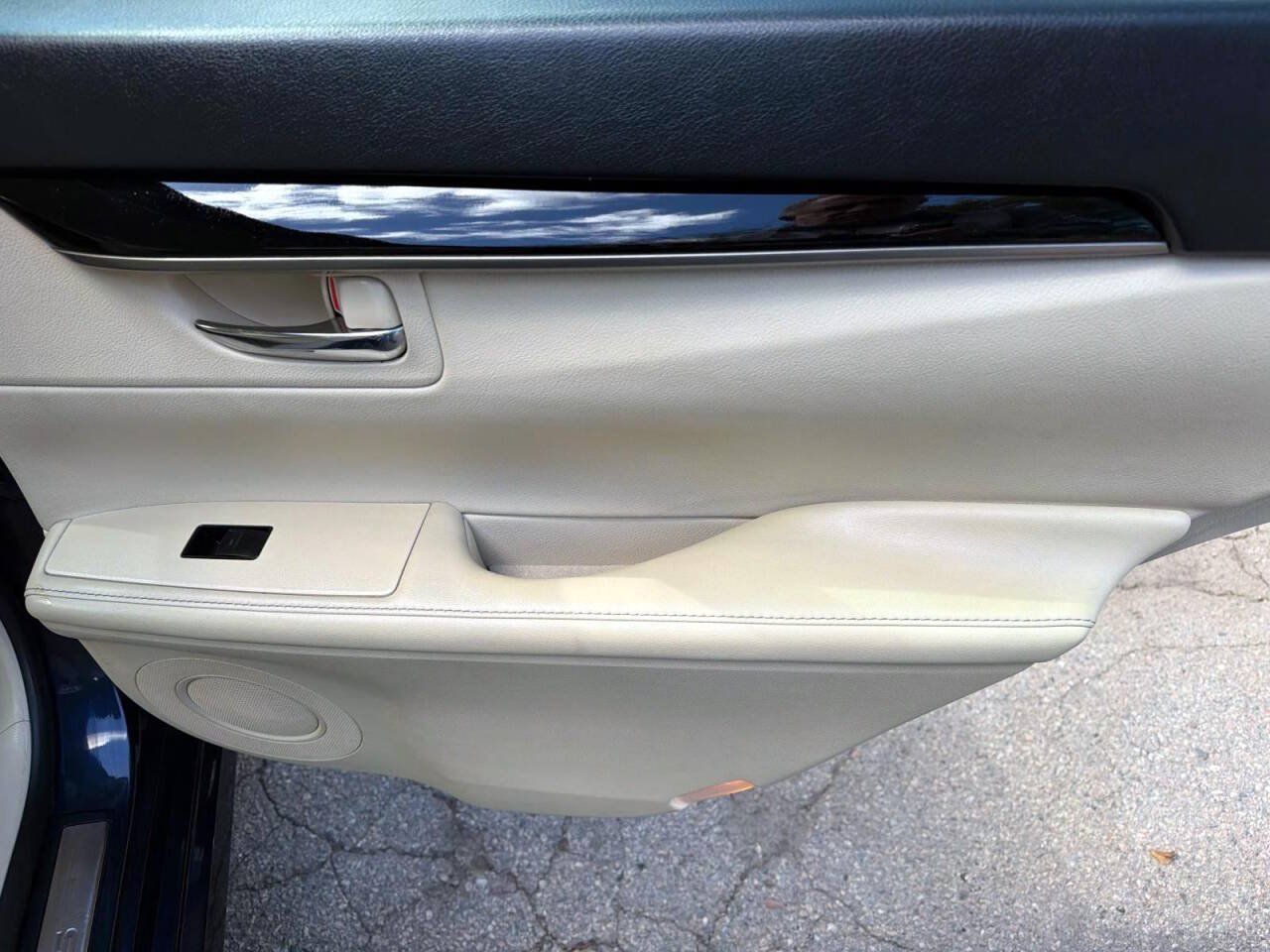 Used 2015 Lexus ES 350 FWD image 13