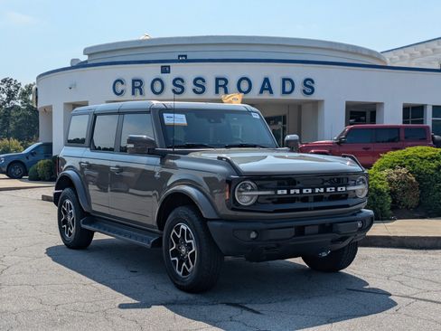 Certified 2025 Ford Bronco Outer Banks AWD/4WD image 1