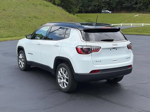 Used 2025 Jeep Compass Limited AWD/4WD image 3