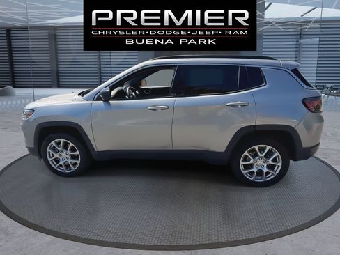 Certified 2023 Jeep Compass Latitude w/ Sun and Sound Group AWD/4WD image 5