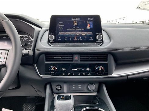 Used 2025 Nissan Rogue SV image 17