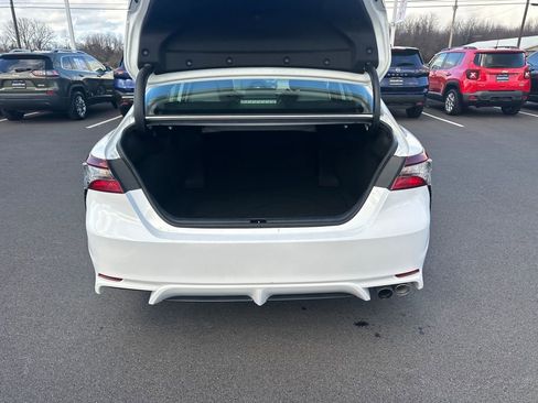 Used 2023 Toyota Camry SE image 11