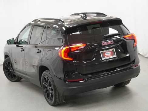 Used 2021 GMC Terrain SLT w/ Elevation Edition image 11