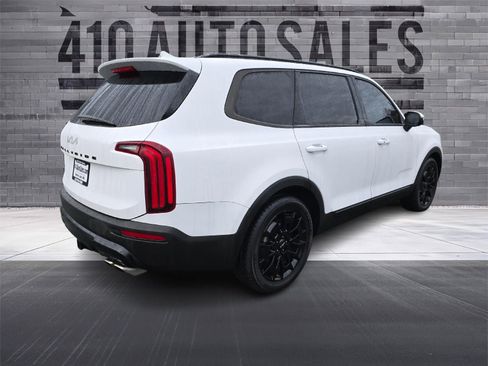 Used 2022 Kia Telluride EX w/ EX Premium Package image 3