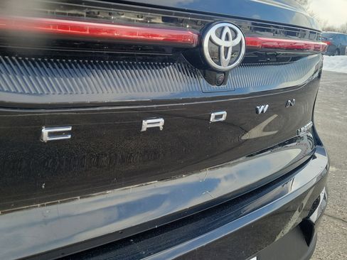 Used 2023 Toyota Crown Limited image 7