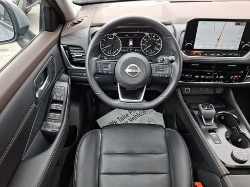 Used 2022 Nissan Rogue SL w/ SL Premium Package image 2