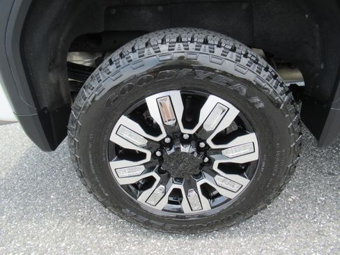 Used 2025 GMC Sierra 2500 Denali w/ Denali Reserve Package AWD/4WD image 9