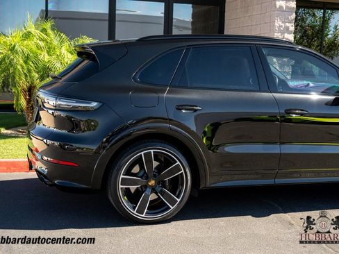 Used 2023 Porsche Cayenne Turbo AWD/4WD image 31