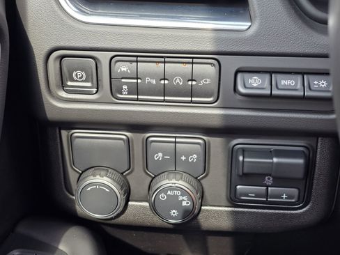 Used 2021 Chevrolet Tahoe Premier w/ Premium Package image 32