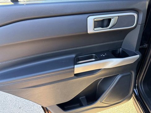 Used 2022 Ford Explorer XLT w/ Equipment Group 202A image 13