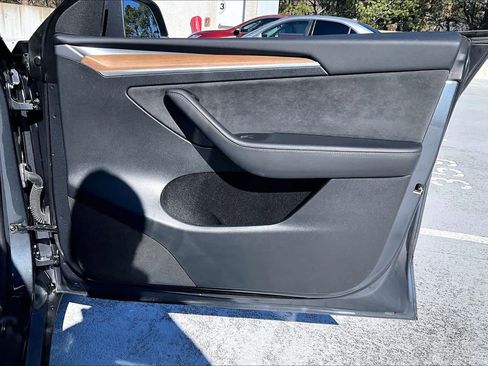 Used 2023 Tesla Model Y Long Range image 22