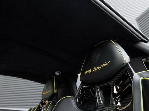 Used 2015 Porsche 918 Spyder image 19