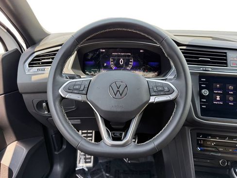 Used 2023 Volkswagen Tiguan SE R-Line FWD image 11