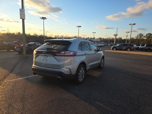 Used 2019 Ford Edge Titanium image 3