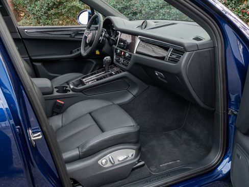 Used 2025 Porsche Macan image 34
