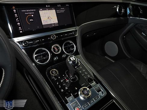 Used 2022 Bentley Continental GT V8 image 22