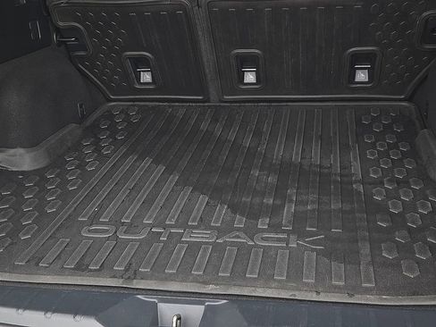 Used 2020 Subaru Outback Premium image 9