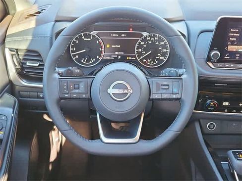 Used 2022 Nissan Rogue SV w/ SV Premium Package image 23