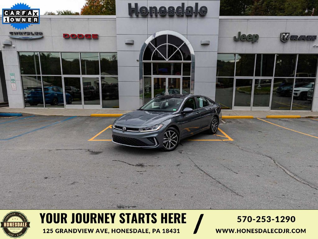 Used 2026 Volkswagen Jetta SE FWD image 1