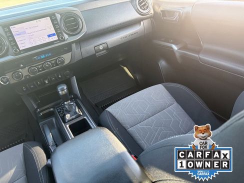 Used 2022 Toyota Tacoma TRD Off-Road w/ Technology Package image 17