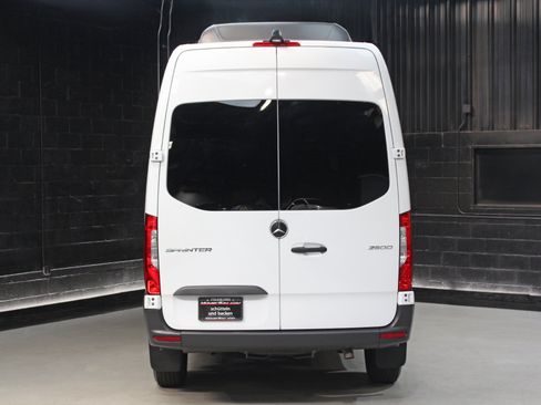 Used 2024 Mercedes-Benz Sprinter 2500 image 9