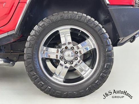 Used 2005 HUMMER H2 SUT w/ Preferred Equipment Group AWD/4WD image 37