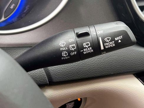 Certified 2023 Chrysler Pacifica Touring-L FWD image 24
