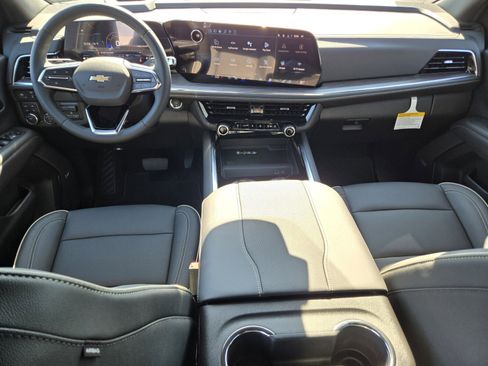 New 2026 Chevrolet Suburban Premier image 9