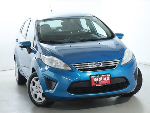 Used 2013 Ford Fiesta SE image 2