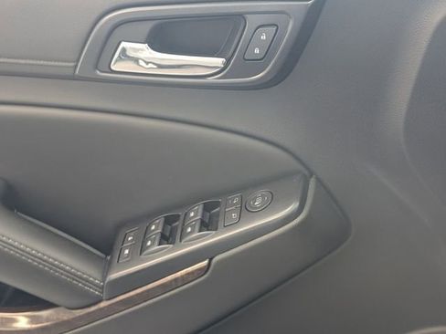 Used 2018 Chevrolet Suburban LT image 24