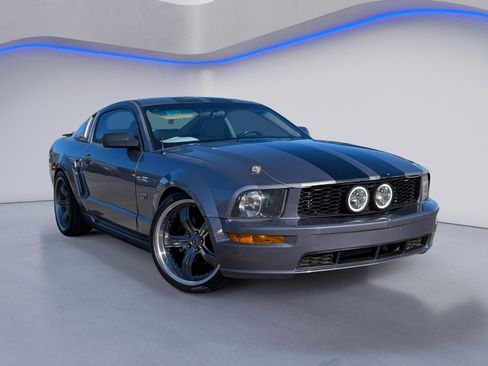 Used 2006 Ford Mustang GT Premium image 2