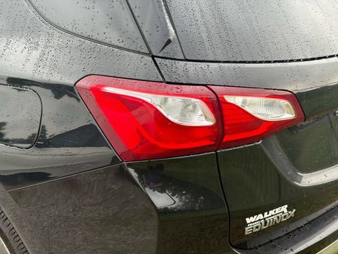 Used 2018 Chevrolet Equinox Premier FWD image 7