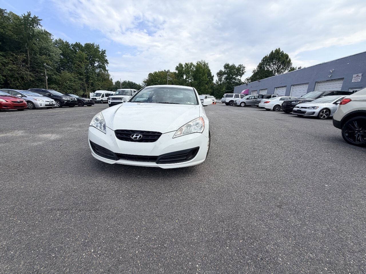 Used 2010 Hyundai Genesis 2.0T RWD image 3