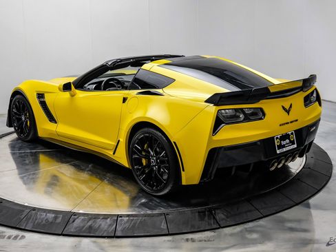 Used 2015 Chevrolet Corvette Z06 w/ 3LZ Preferred Equipment Group RWD image 15