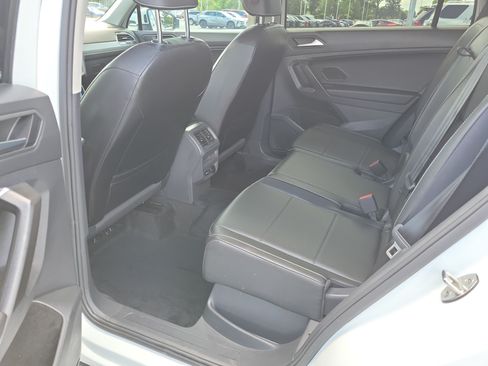 Used 2021 Volkswagen Tiguan SE AWD/4WD image 12