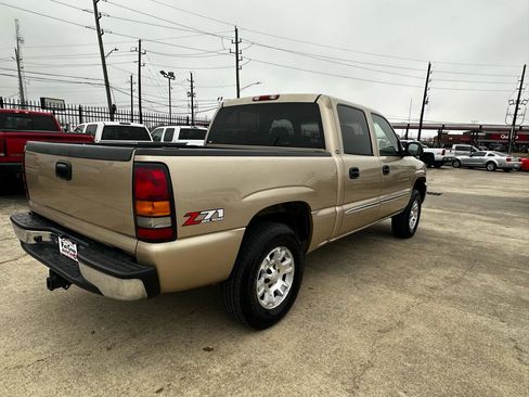 Used 2005 GMC Sierra 1500 SLE w/ Off-Road Package image 5