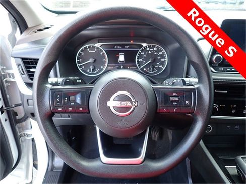 Used 2023 Nissan Rogue S image 23