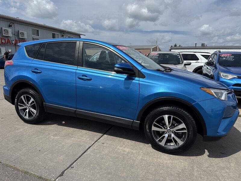 Used 2018 Toyota RAV4 XLE w/ Carpet Mat Package FWD image 10