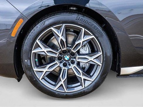 New 2025 BMW i7 eDrive50 w/ Premium Package image 9