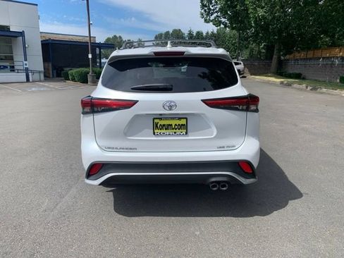 Used 2023 Toyota Highlander XSE AWD/4WD image 4