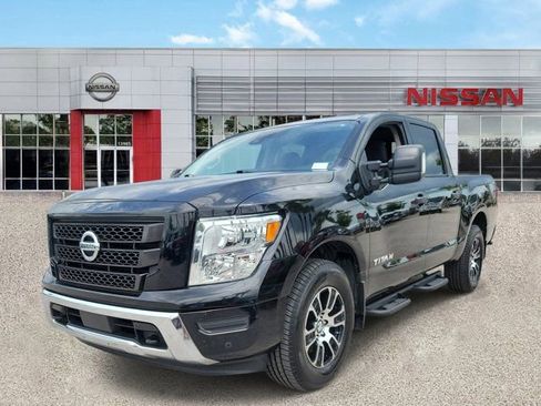 Used 2022 Nissan Titan SV w/ SV Convenience Package AWD/4WD image 3