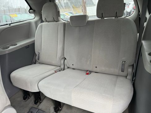 Used 2013 Toyota Sienna LE image 14