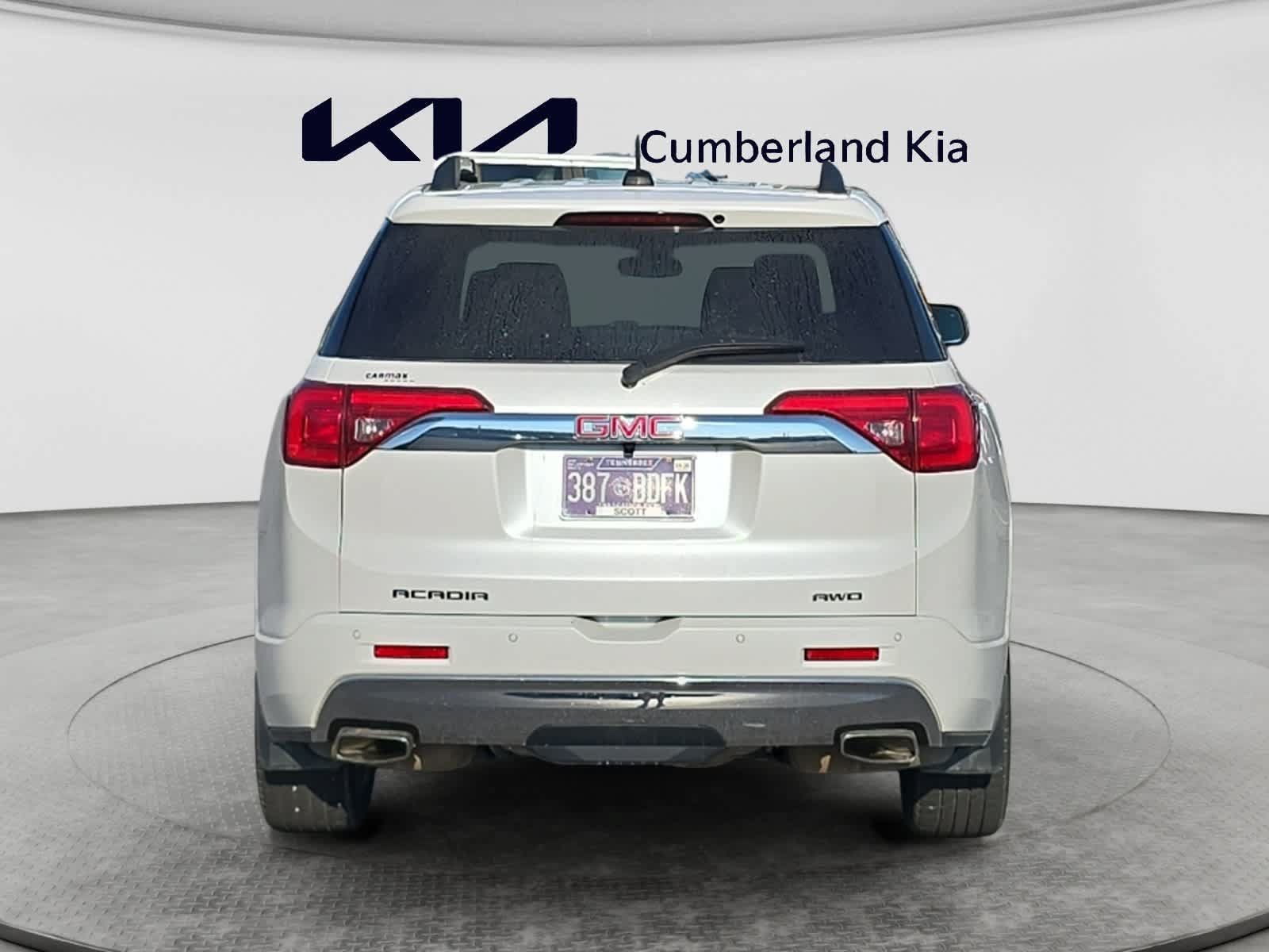 Used 2018 GMC Acadia Denali w/ Technology Package AWD/4WD image 4