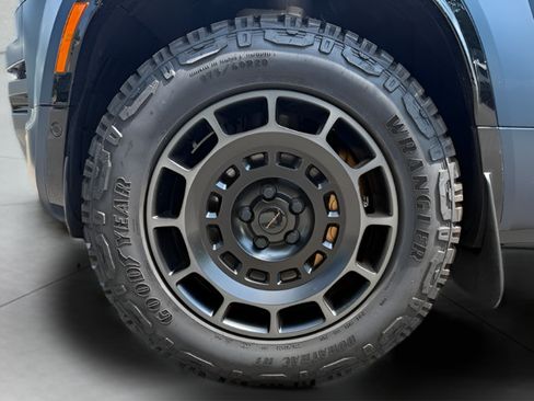Certified 2026 Land Rover Defender 110 OCTA AWD/4WD image 51