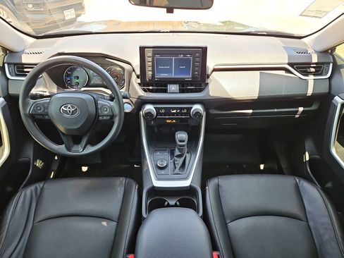 Used 2020 Toyota RAV4 XLE w/ Convenience Package AWD/4WD image 17