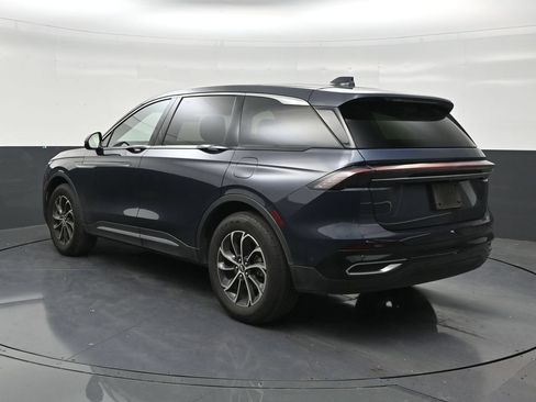 Used 2024 Lincoln Nautilus Premier AWD/4WD image 3